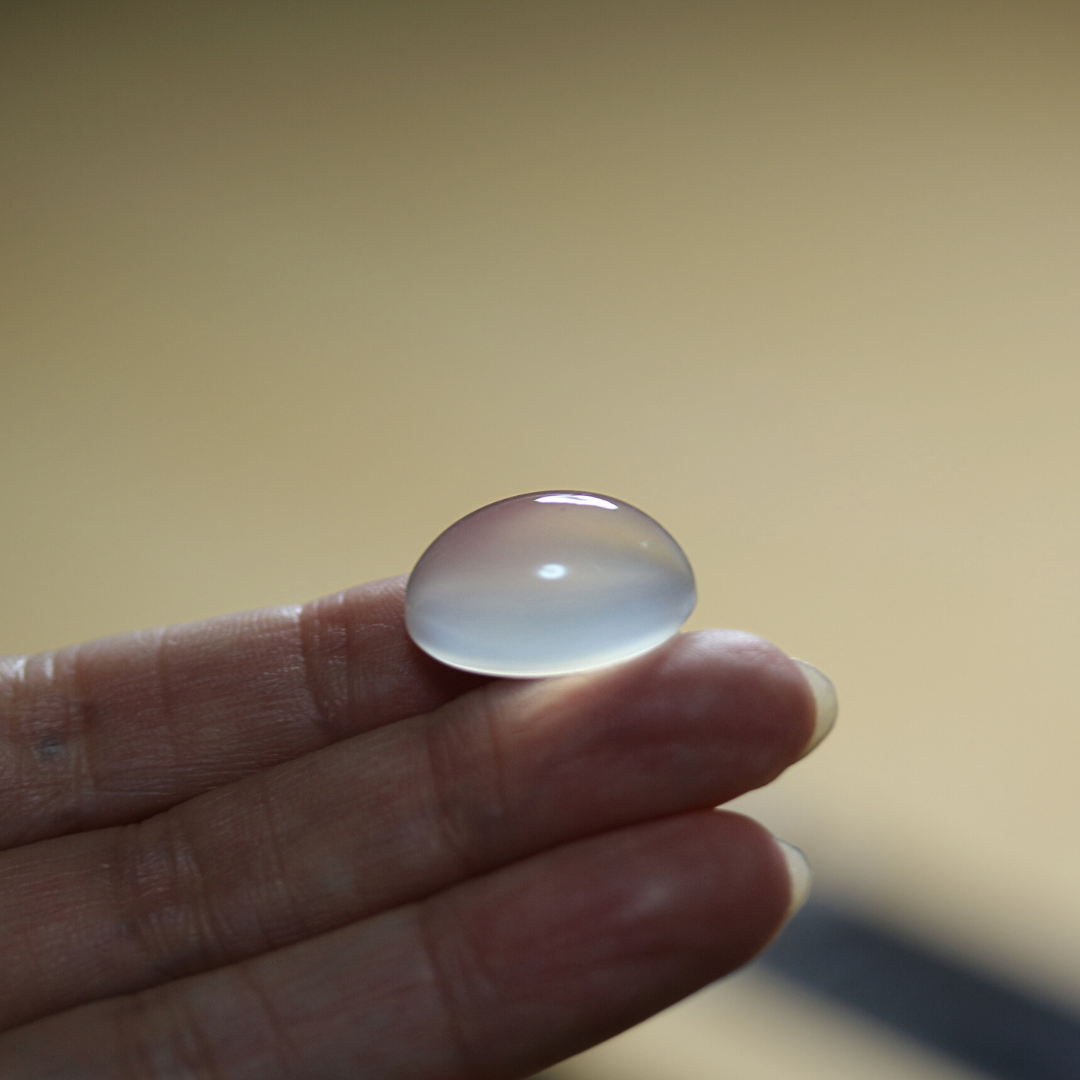 Snow White Moonstone　-22.0ct-