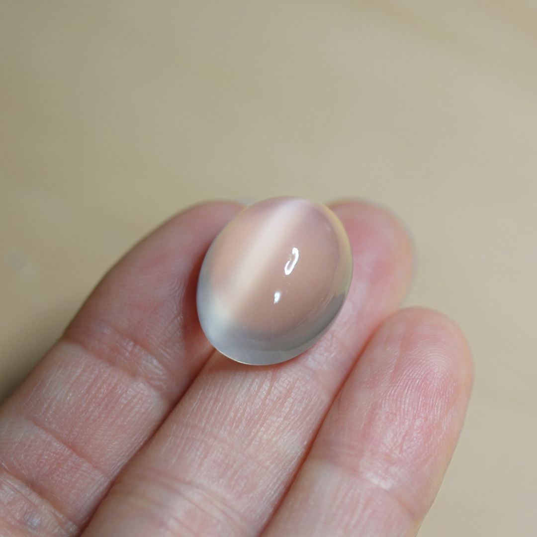 Snow White Moonstone　-22.0ct-